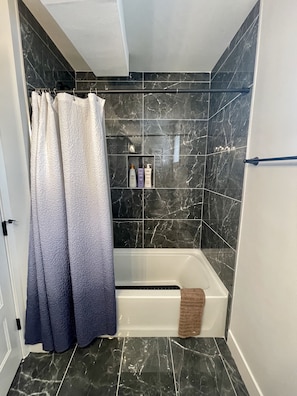 Bathtub, hair dryer, towels, soap - Beautiful relaxing home 4BR/3BA near Light Rail (Seattle)