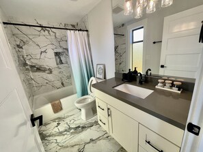 Bathtub, hair dryer, towels, soap - Beautiful relaxing home 4BR/3BA near Light Rail (Seattle)