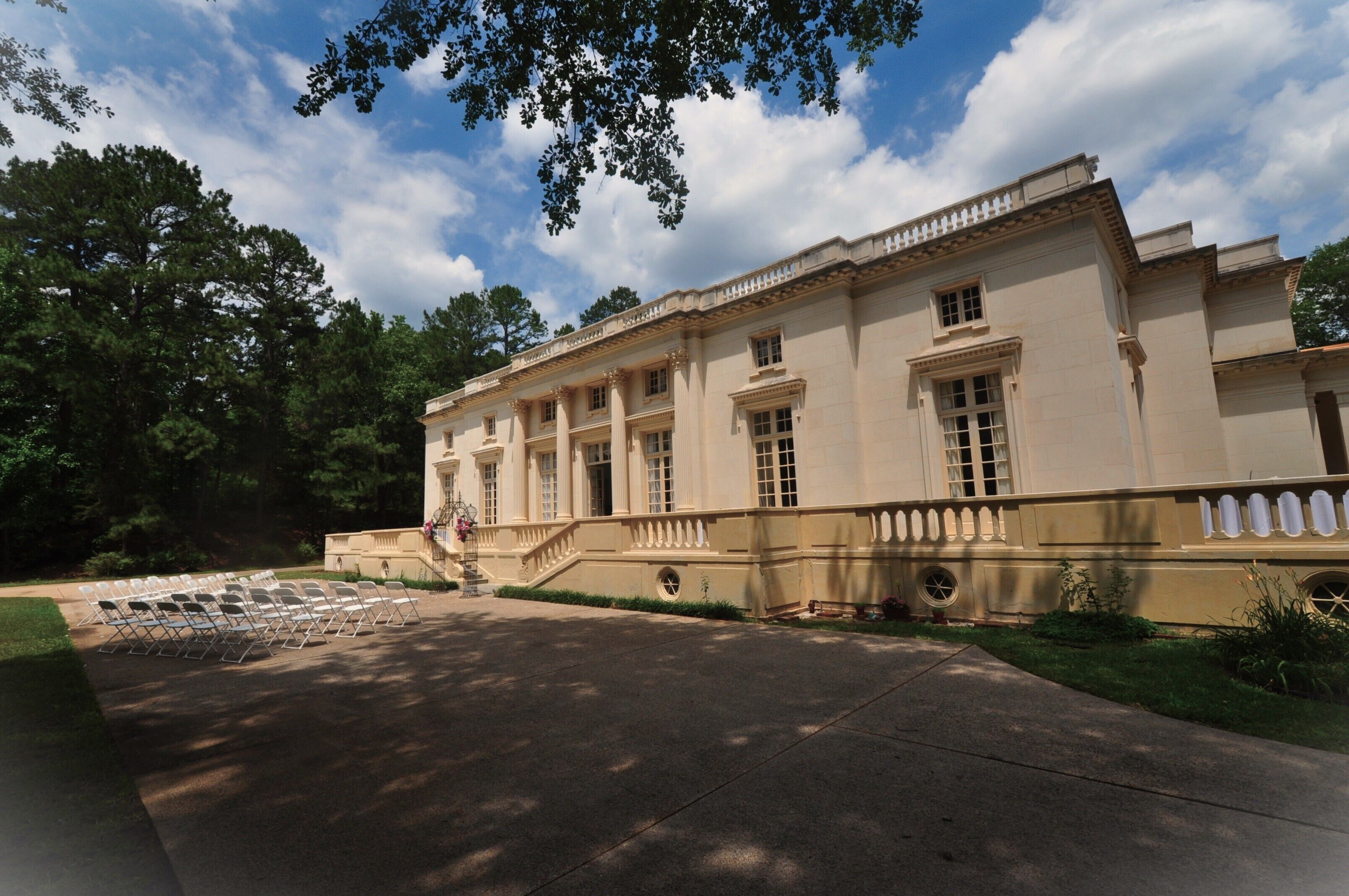 French Chateau in the Piney Woods - Wedding, Event, Retreat, Gathering, Museum