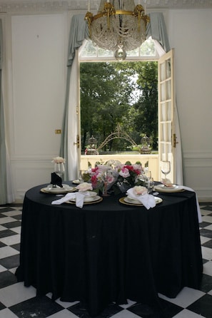 Floral arrangement for weddings