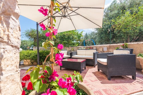 Holiday Home 'Casale Siculo' with Wi-Fi, Garden and Terrace