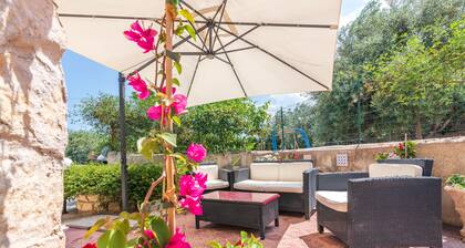 Holiday Home 'Casale Siculo' with Wi-Fi, Garden and Terrace