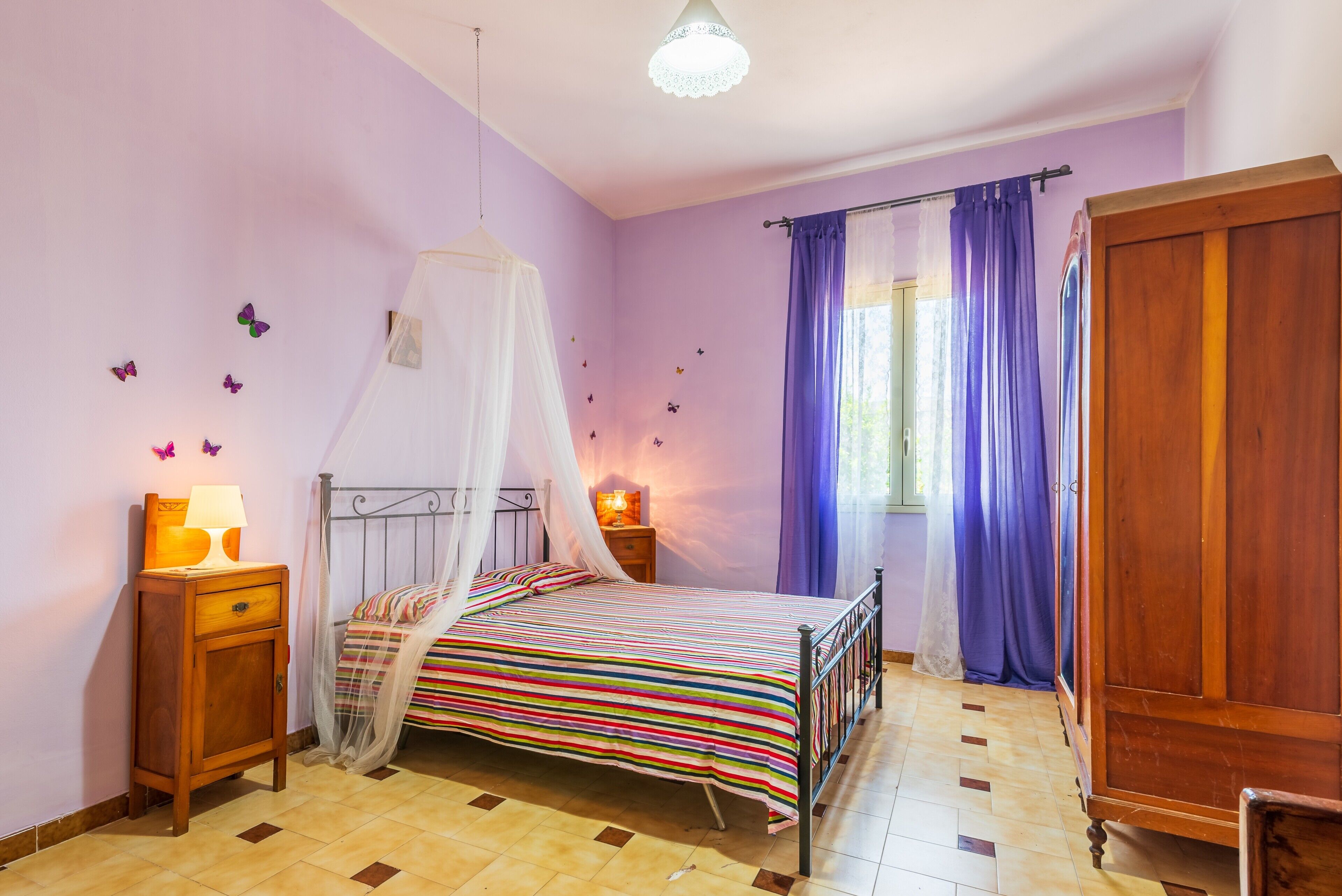 3 slaapkamers, een strijkplank/strijkijzer, gratis wifi, beddengoed