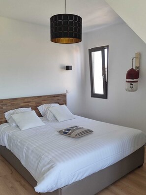 4 bedrooms, iron/ironing board, WiFi