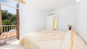 3 slaapkamers, een strijkplank/strijkijzer, gratis wifi, beddengoed