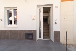 Exterior detail - Holiday Home "La Dimora della Luna" with Sea View, Terrace & Wi-Fi (Pozzallo)