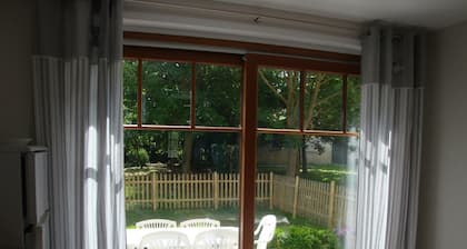 Großes Ferienhaus mit Garten, Tischtennis, Kamin und WLAN, nah an Dunkerque-Stränden und Belgien