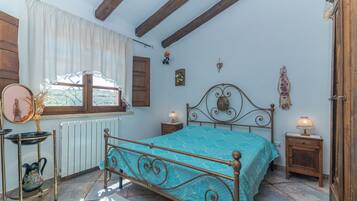 5 bedrooms, iron/ironing board, free WiFi, bed sheets