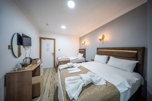 Economy Triple Room | Premium bedding, down comforters, soundproofing, free WiFi - Laos Otel (Istanbul)
