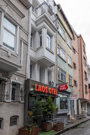 Front of property - Laos Otel (Istanbul)