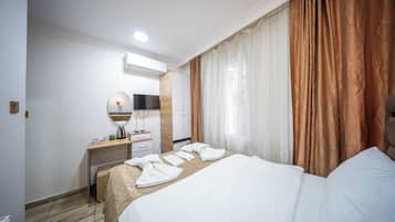 Habitación doble económica, 1 cama matrimonial, para no fumadores | Ropa de cama de alta calidad, edredón, insonorización y wifi gratis