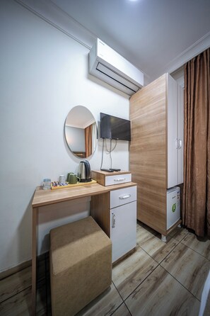 Economy Double Room, 1 Double Bed, Non Smoking | Premium bedding, down comforters, soundproofing, free WiFi - Laos Otel (Istanbul)