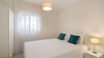 2 bedrooms, iron/ironing board, free WiFi, bed sheets