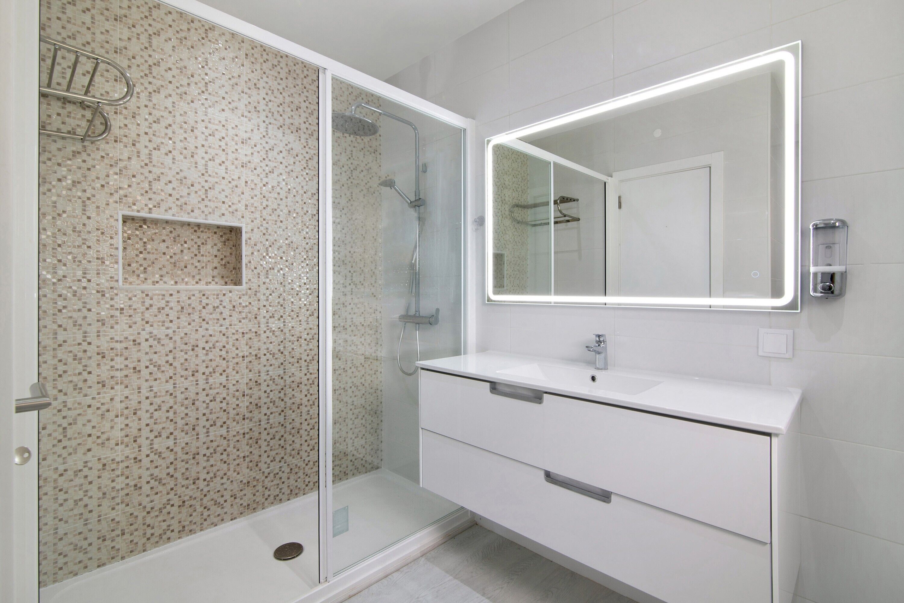 Bathtub, hair dryer, towels