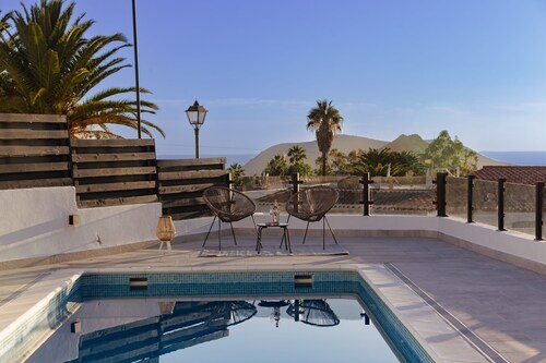 Holiday Villa 'La Blanca' with Sea Views, Wi-Fi and Air Conditioning