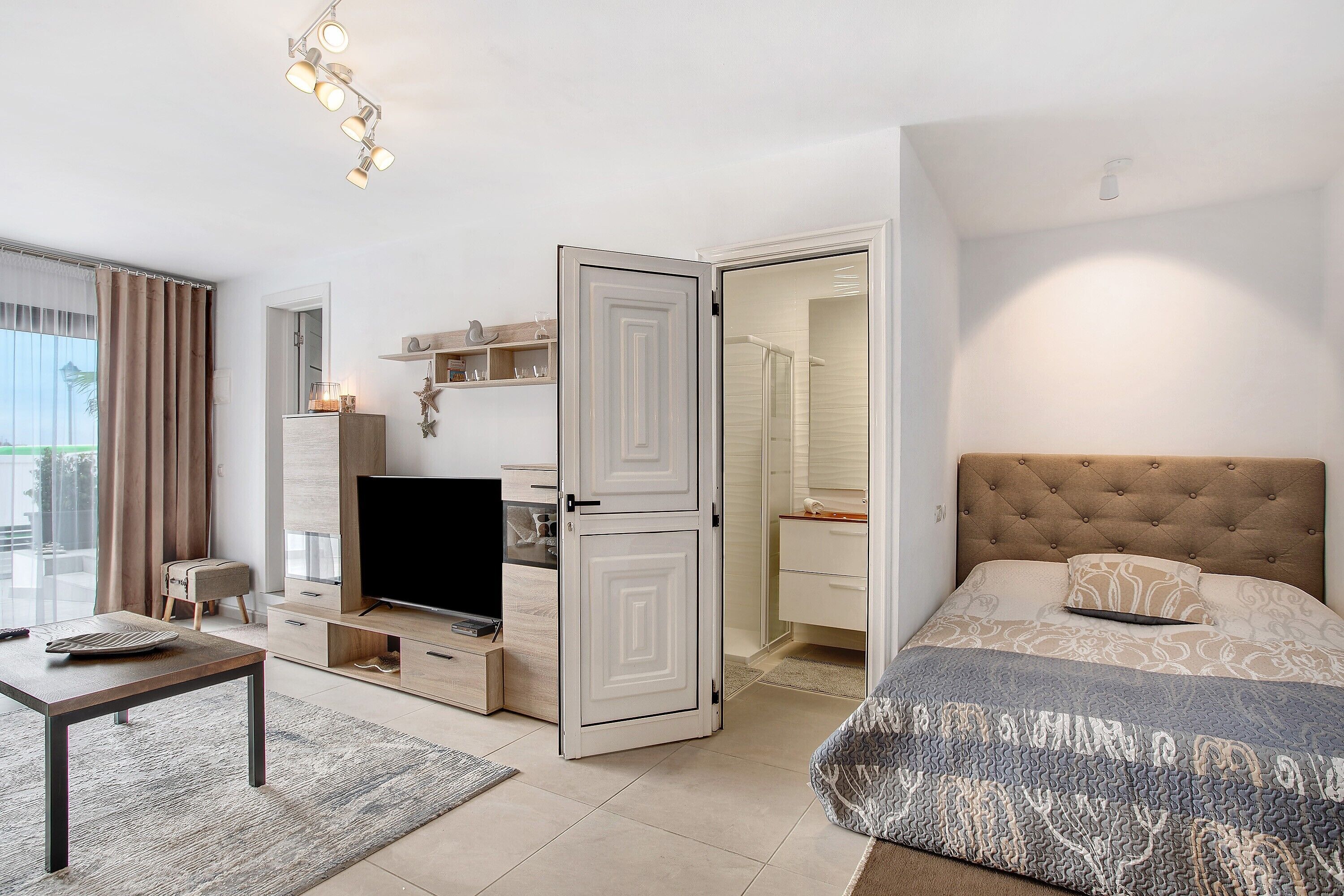 4 chambres, fer et planche à repasser, Wi-Fi gratuit, draps fournis