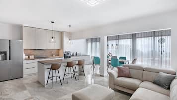 Télévision, table de tennis de table