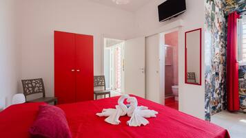 2 bedrooms, desk, iron/ironing board, free WiFi