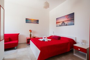 2 bedrooms, desk, iron/ironing board, free WiFi