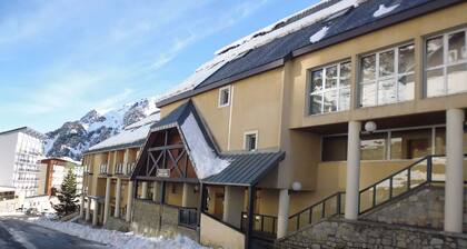 Ski-In/Ski-Out Duplex, South-Facing Balcony, Sleeps 8, Parking, 2 Bed, 2 Bath
