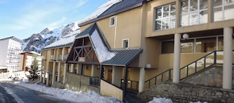 Duplex pied de pistes, 8 pers, 2 chambres, balcon sud, parking, station centrale