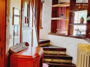 Interior - Family Cottage in 1713 Farm, Private Garden and Games (Quaëdypre)