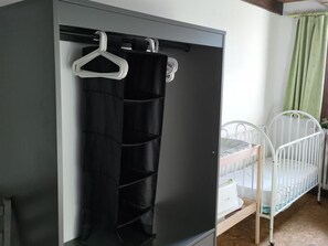 3 bedrooms, free WiFi - Family Cottage in 1713 Farm, Private Garden and Games (Quaëdypre)