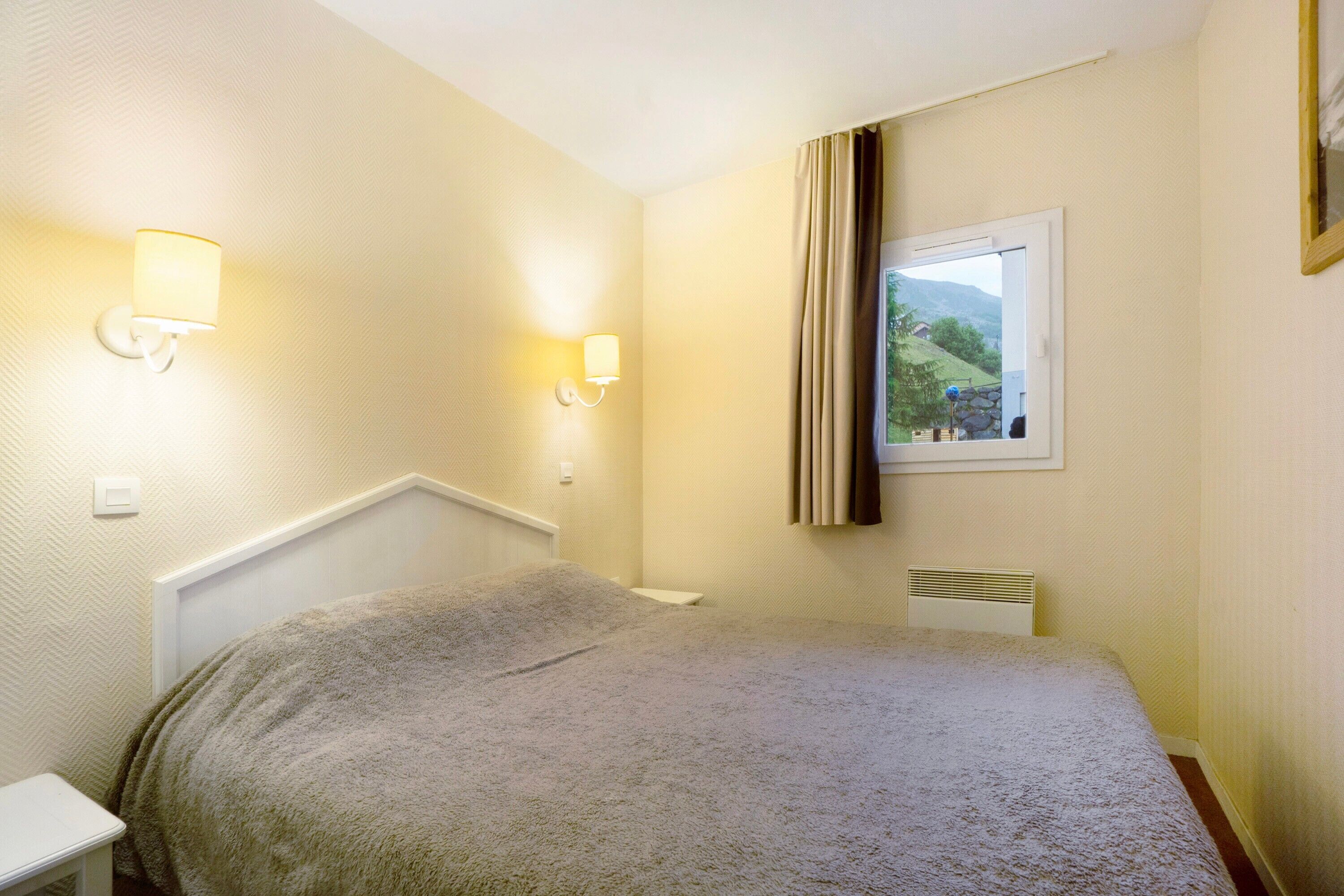 1 室のベッドルーム、WiFi