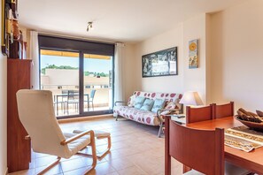 TV, streaming services - Villa 'Narcis' with Shared Pool, Wi-Fi and Air Conditioning (Lloret de mar)