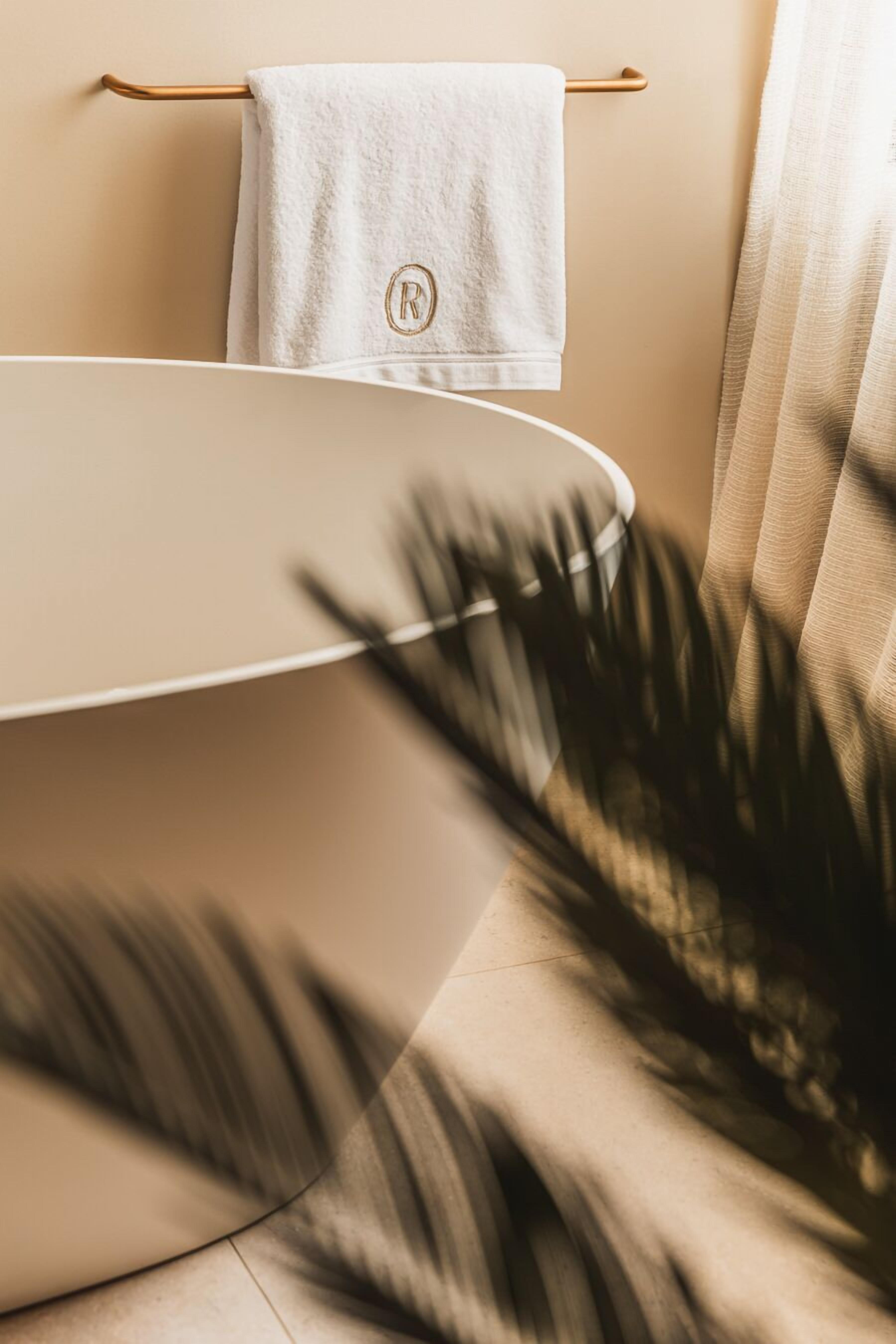 Designer-Toilettenartikel, Haartrockner, Handtücher