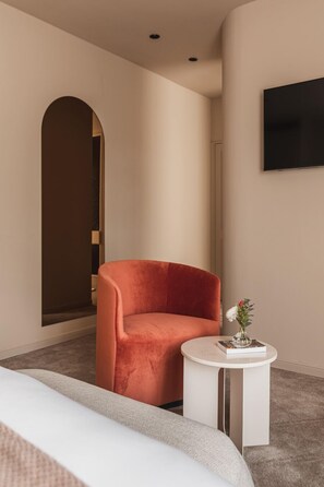 Signature Room | Egyptian cotton sheets, premium bedding, down duvets, minibar