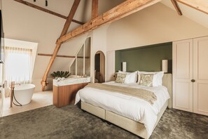 Executive Room | Egyptian cotton sheets, premium bedding, down duvets, minibar