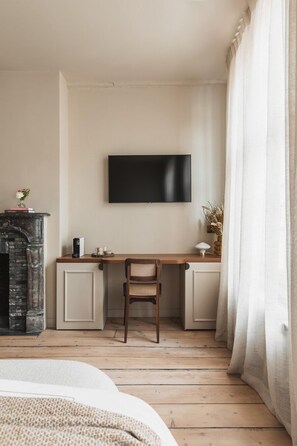 Egyptian cotton sheets, premium bedding, down duvets, minibar