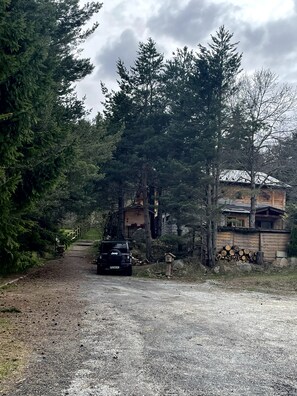 Property grounds - Chalet 300 m2 12 or more persons 5 bedrooms, 5sdb/wc, Jacuzzi and Hamman  (Formiguères)