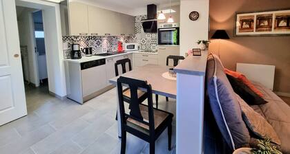 Charming Cottage in Avesnois Park: Private Garden, Modern Amenities, Near Hiking & Attractions