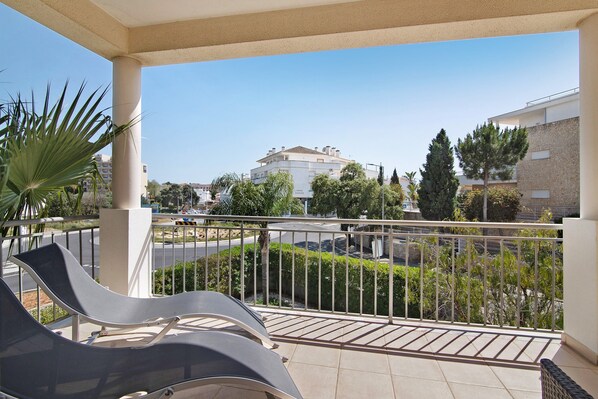 المنطقة المحيط ة بالمنشأة