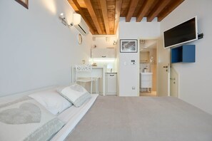 1 Schlafzimmer, Schreibtisch, Bügeleisen/Bügelbrett, Reisekinderbett