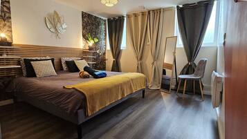 2 bedrooms, desk, iron/ironing board, travel cot