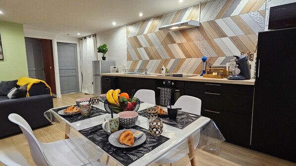 Dining - ✅Le Concorde *Comfortable 5 minutes from the train station and the Canal du Midi (Bram)