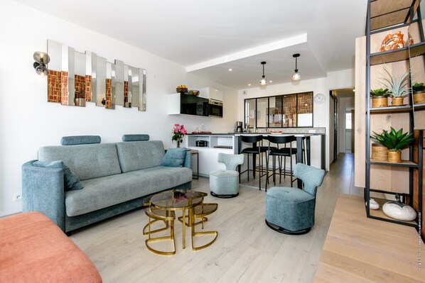 Téléviseur connecté, lecteur de DVD, chaîne audio