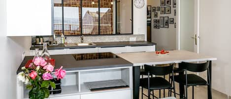 Fridge, microwave, oven, stovetop