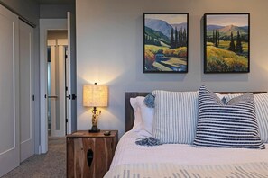 3 bedrooms, iron/ironing board, travel cot, free WiFi - Centrally located, well appointed home away from home! (Missoula)