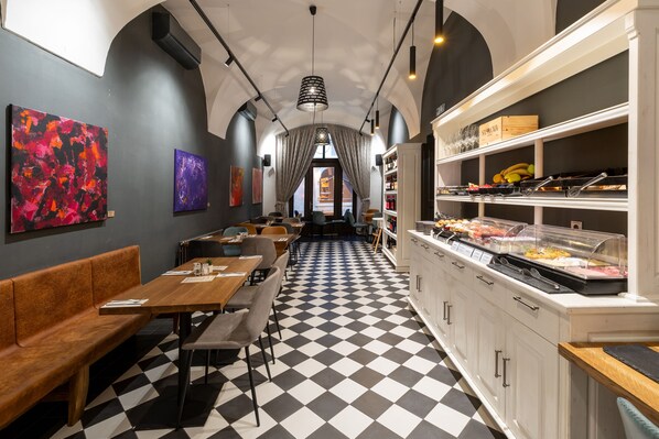 Free daily buffet breakfast  - Hotel Ikona (Prague)