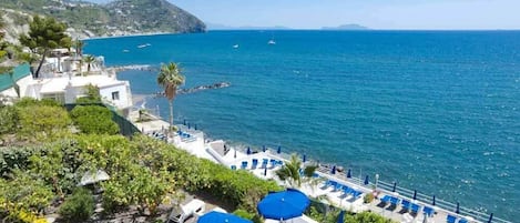 2 piscines extérieures, cabanons gratuits, parasols de plage