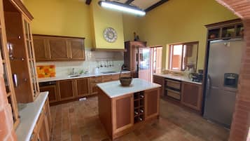 Réfrigérateur, micro-ondes, four, grille-pain