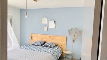 2 bedrooms, iron/ironing board, WiFi, bed sheets