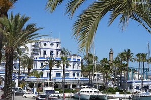 Marina - Nice ground floor walking distance from marina and beaches (Estepona)