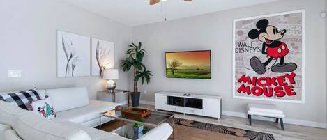 Téléviseur connecté, table de baby-foot