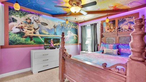 Private pool/Communal Facilities/themed bedrooms