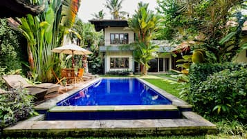 3 outdoor pools